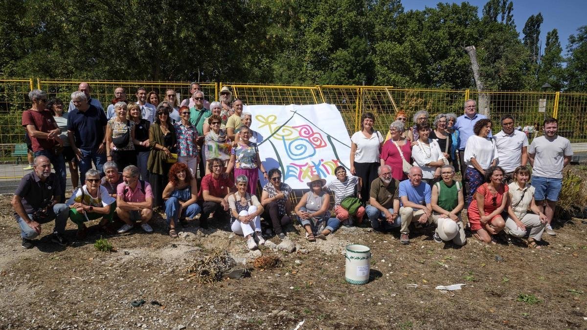 2025-08-28 La primera piedra de Etxekide